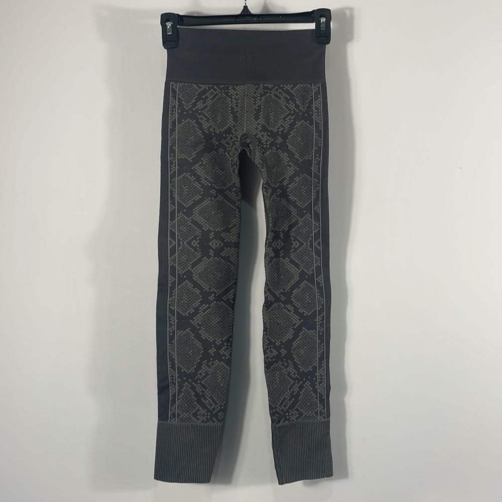 Lululemon, Ebb to street,Size 2 Grey, seamless Snake print leggings, compression